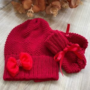 Conjunto bebê recém nascido Touca e Luvas de Tricot com Laço Vermelho Duda Saída de Maternidade Luxo