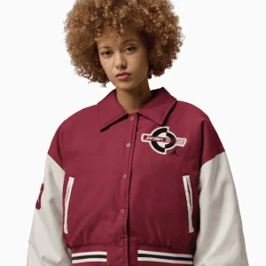 Varsity Jacket com logótipo Boxy Jordan Brooklyn Therma-FIT para mulher