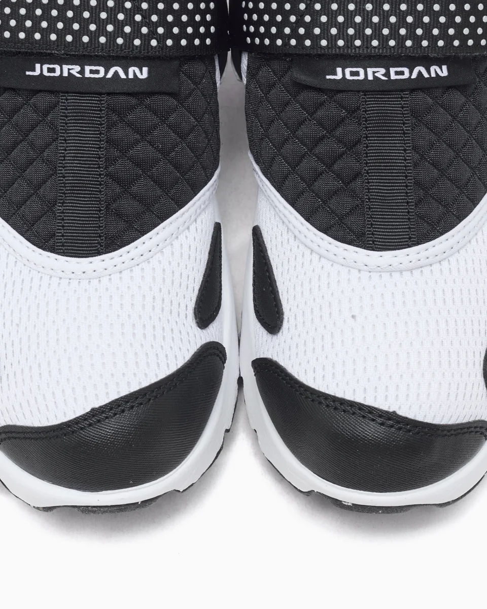 Jordan Women's Trunner LX - Image 8