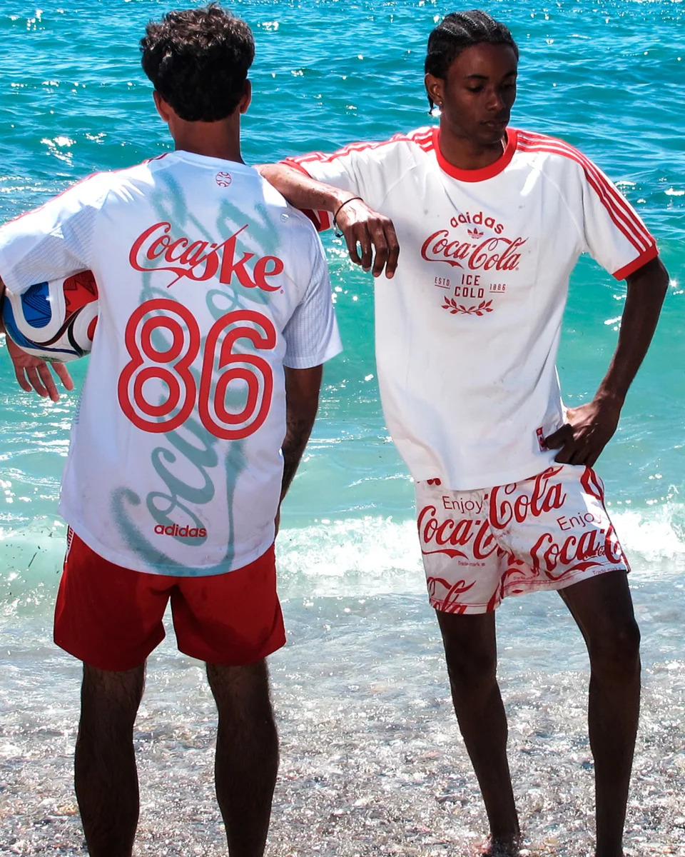 T-Shirt com logótipo adidas Originals x Coca-Cola Cali para homem - Image 7